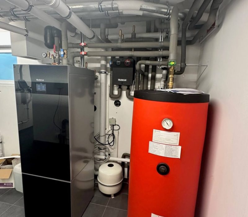 Heizungsbau-einer-Grundwasser-Waermepumpe-in-einem-Neubau-im-Raum-Oberhaching-qc42kr8vbi3ahl33vko4sm1yjtpd4butwrbcd4ljs8